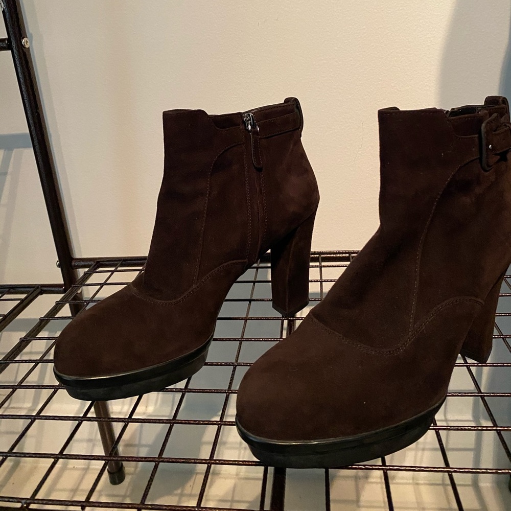 TODS ANKLE SUEDE BROWN BOOTS SIZE US8.5
